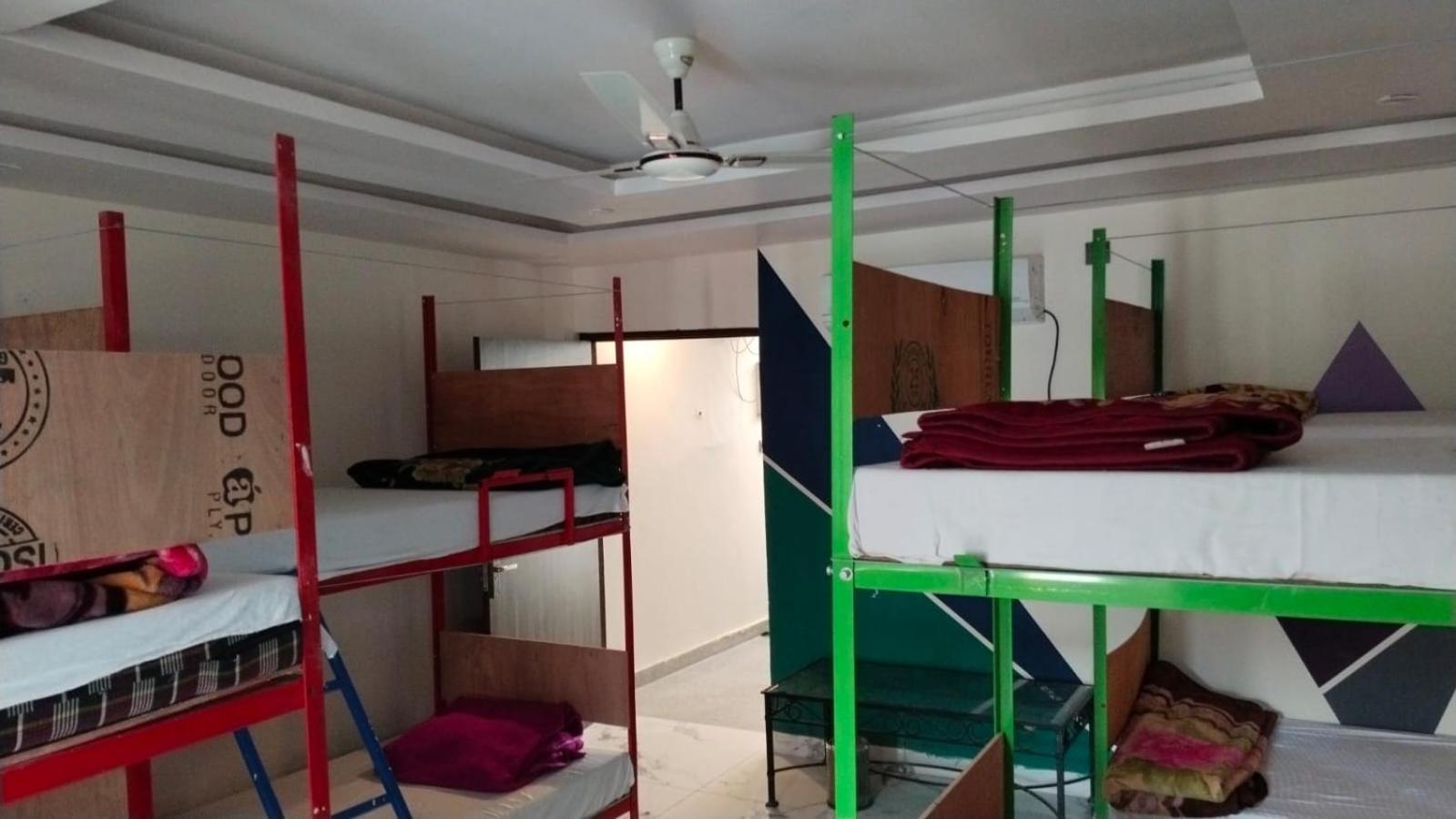 Bonfire Hostels Rishīkesh Екстериор снимка
