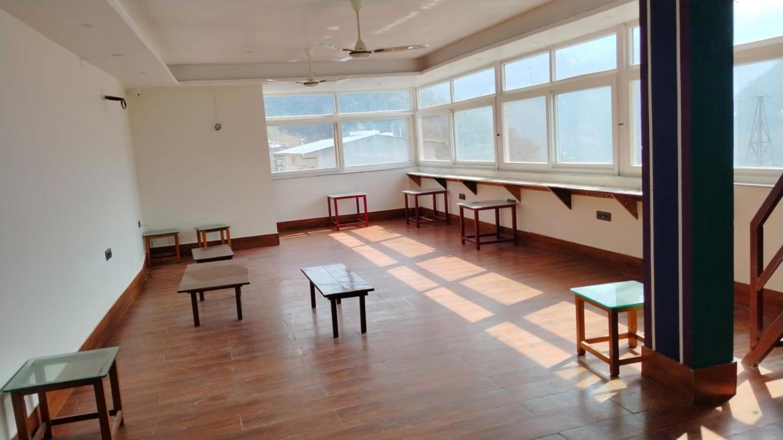 Bonfire Hostels Rishīkesh Екстериор снимка