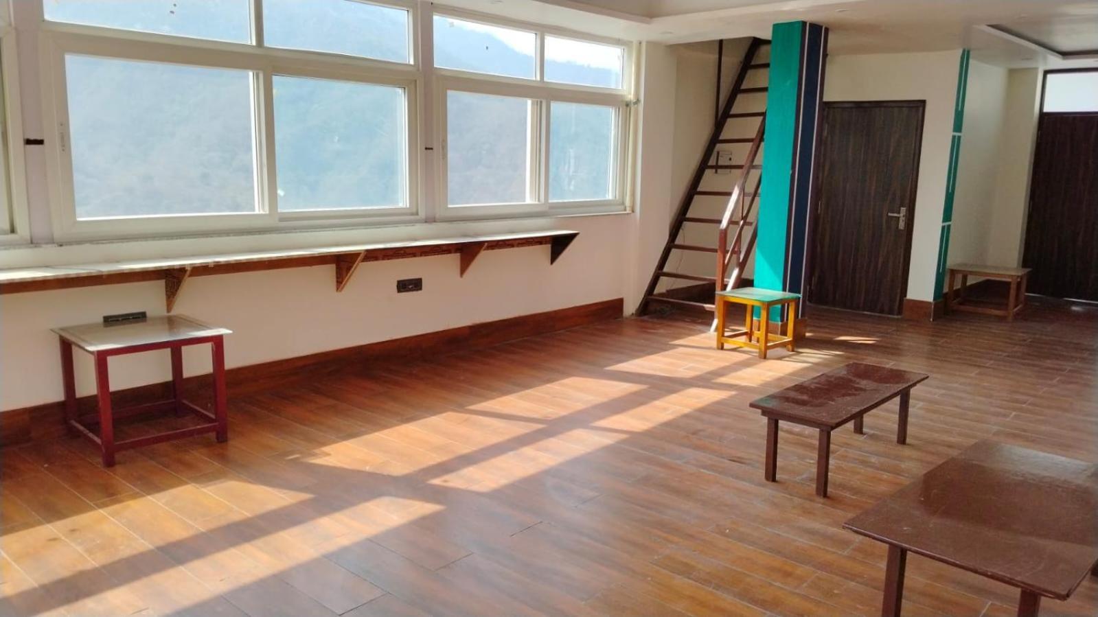Bonfire Hostels Rishīkesh Екстериор снимка