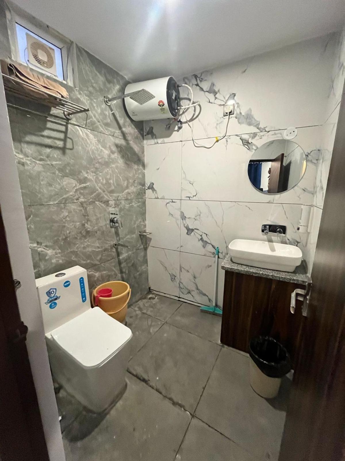 Bonfire Hostels Rishīkesh Екстериор снимка