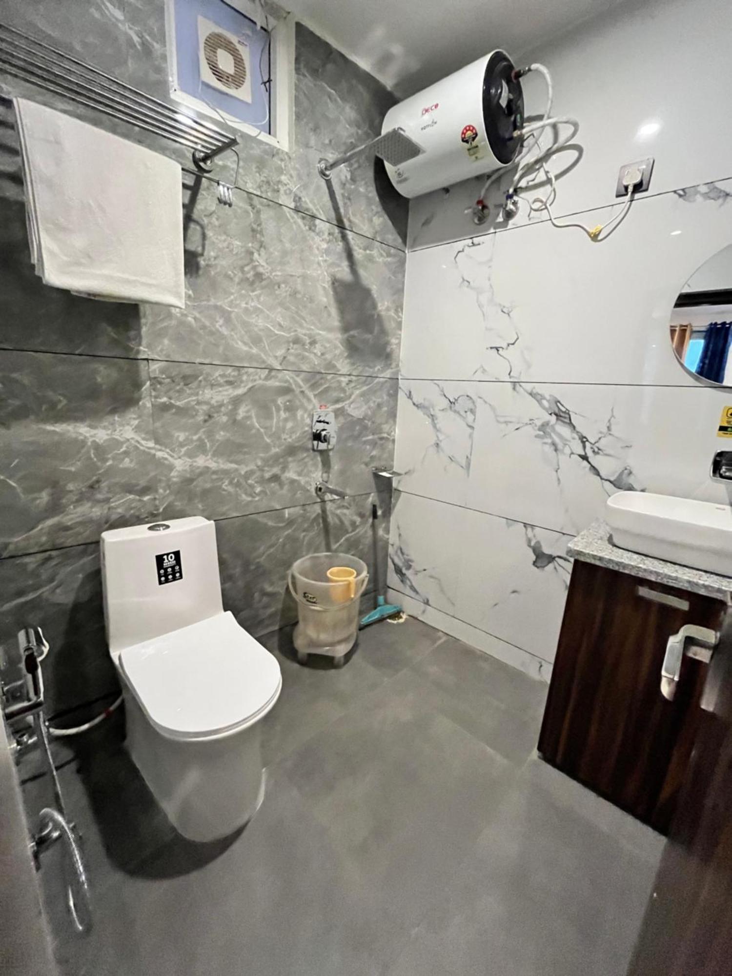 Bonfire Hostels Rishīkesh Екстериор снимка