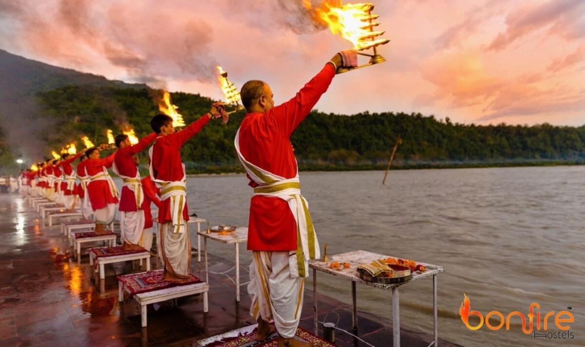 Bonfire Hostels Rishīkesh Екстериор снимка