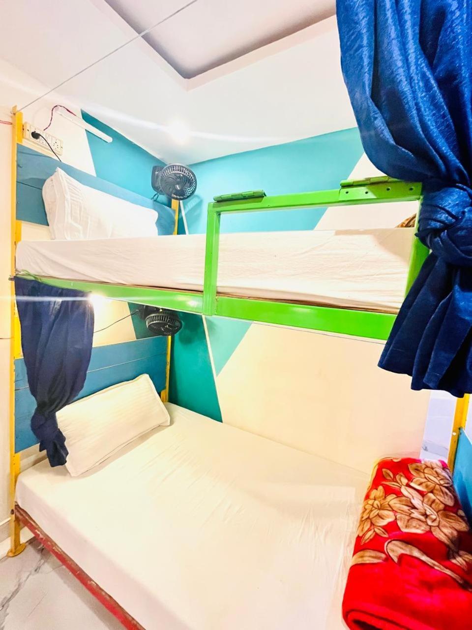 Bonfire Hostels Rishīkesh Екстериор снимка