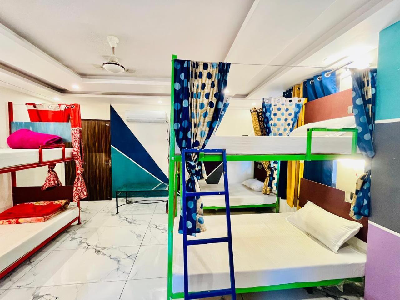 Bonfire Hostels Rishīkesh Екстериор снимка