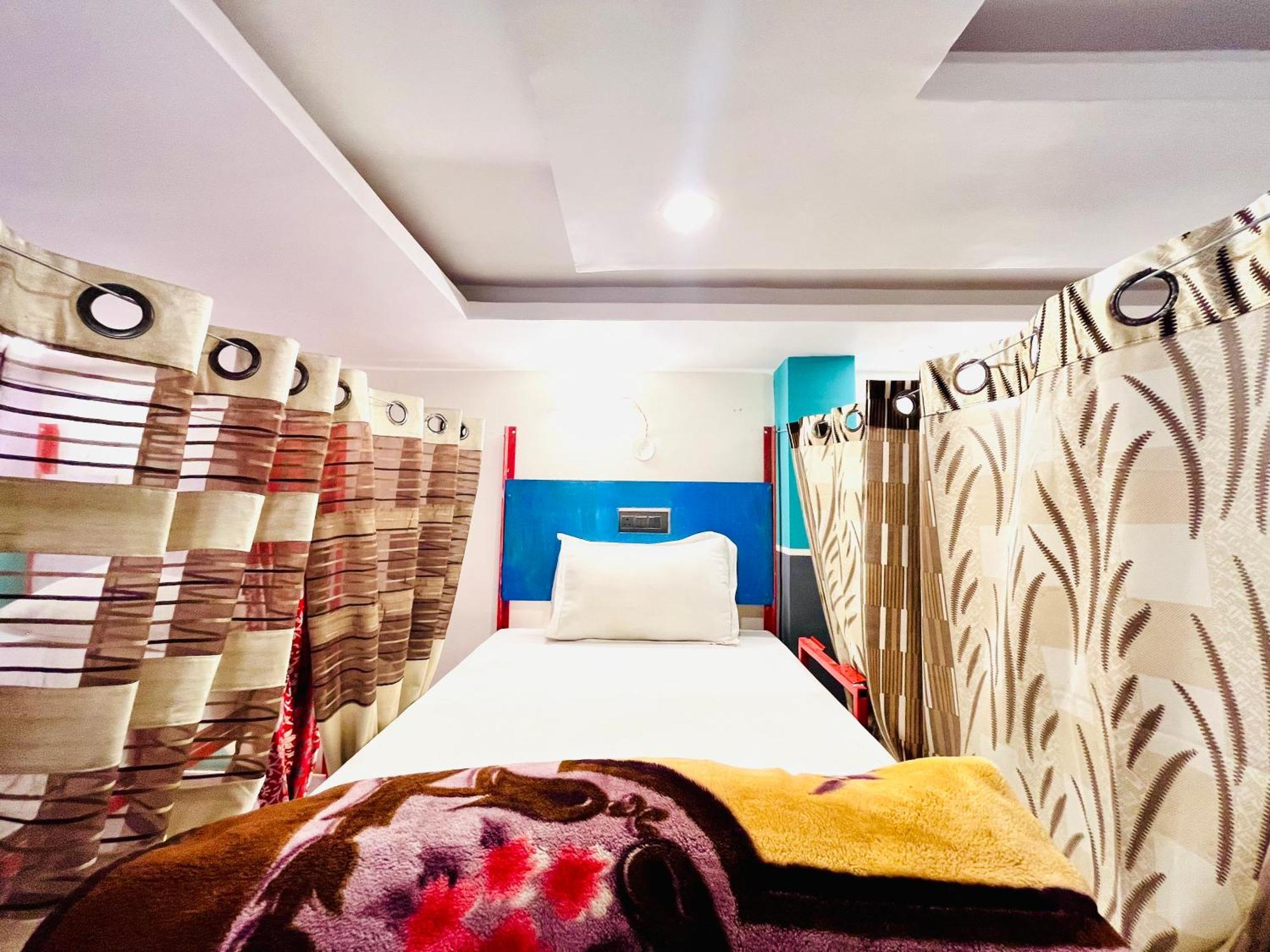 Bonfire Hostels Rishīkesh Екстериор снимка
