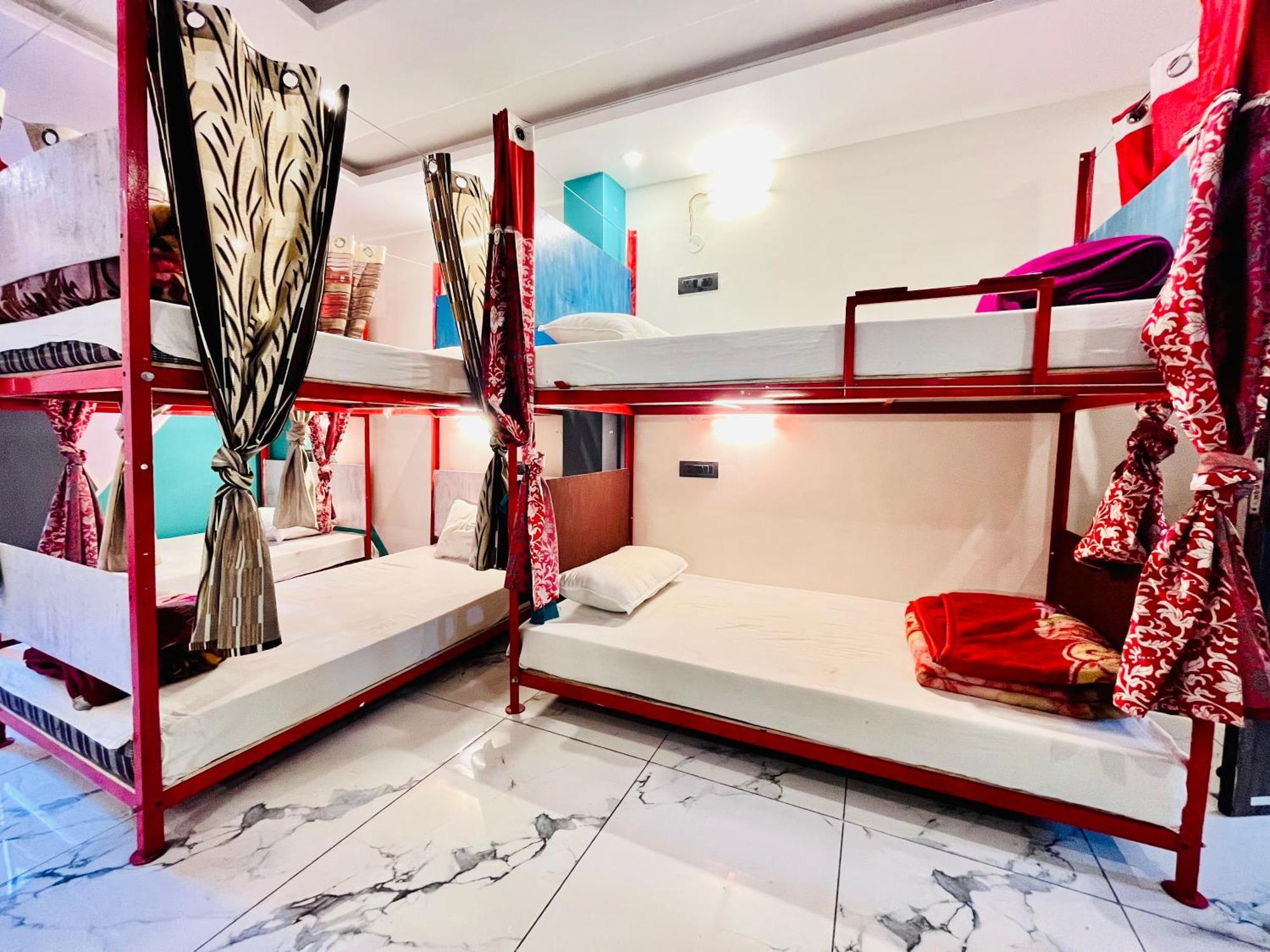 Bonfire Hostels Rishīkesh Екстериор снимка